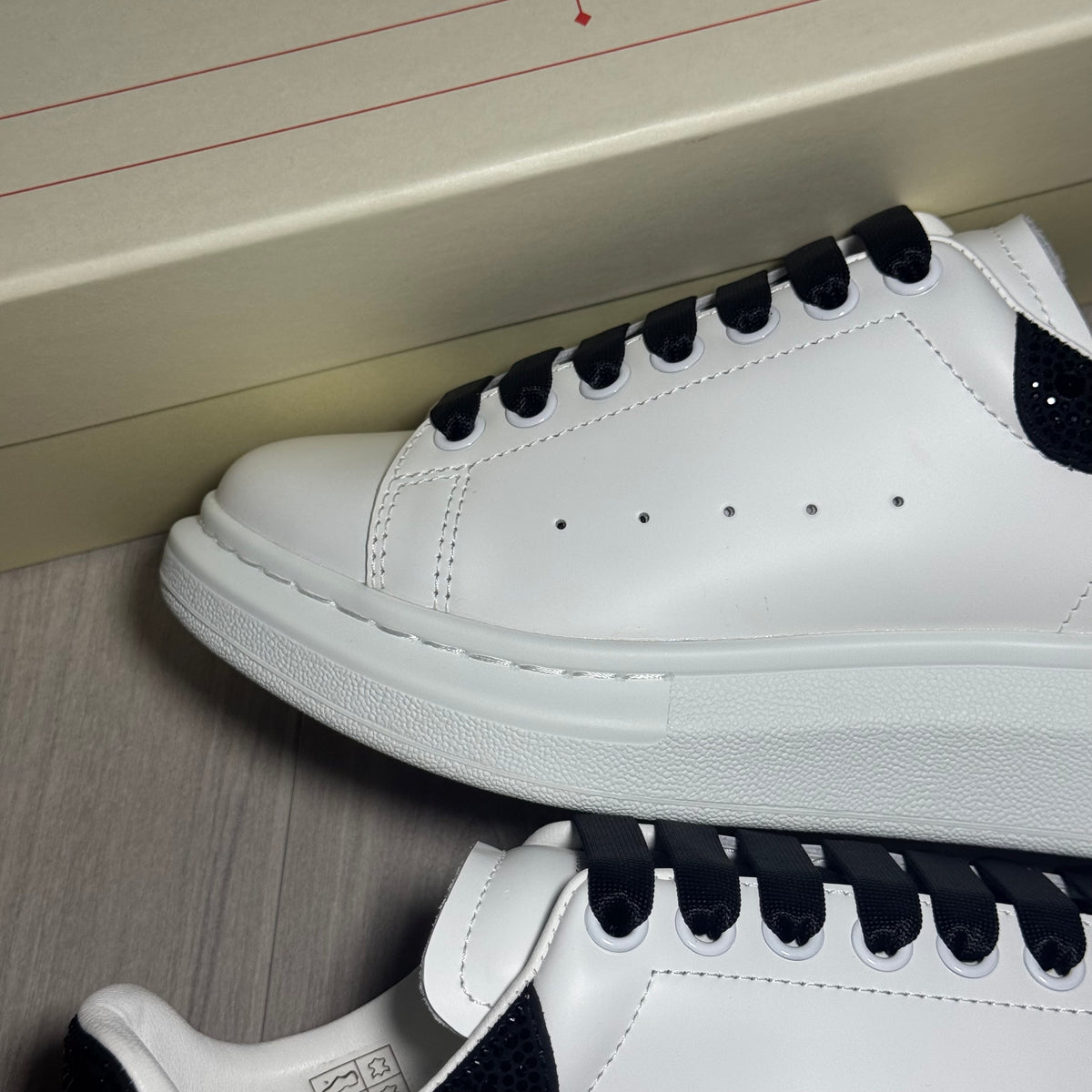 A.Mcqn Bianche Con Brillantini