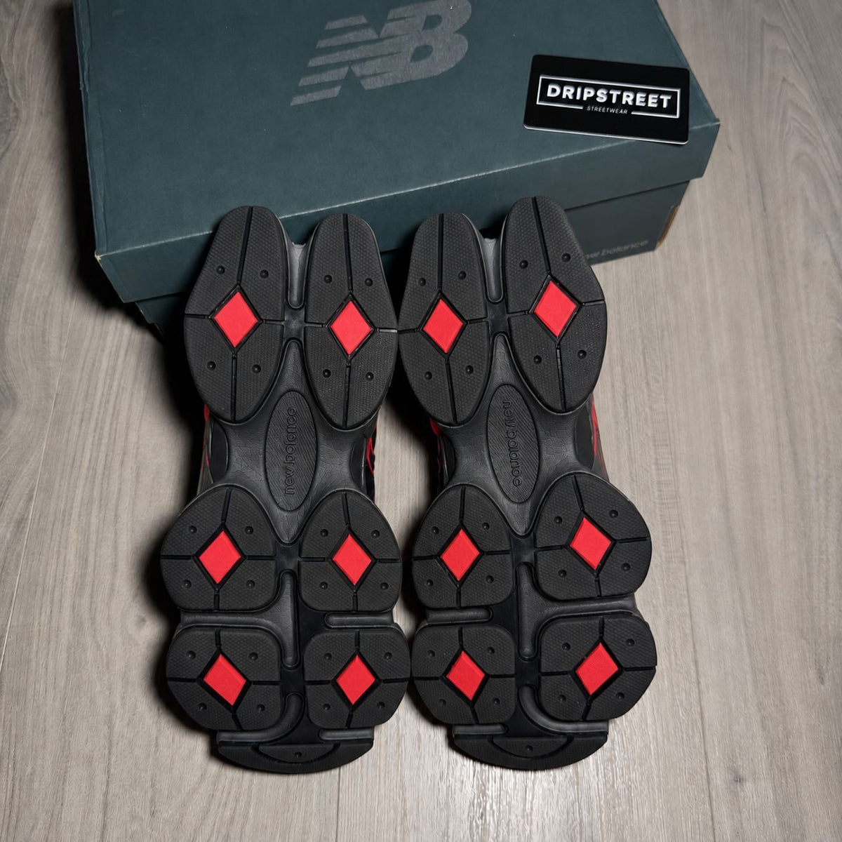 Nb 9060 Nero e Rosso