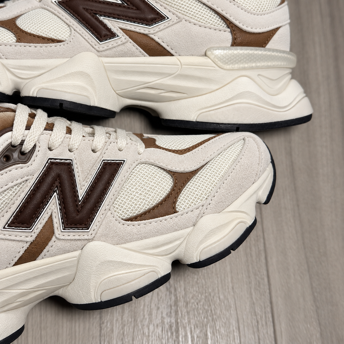 Nb 9060 Bianco e marrone