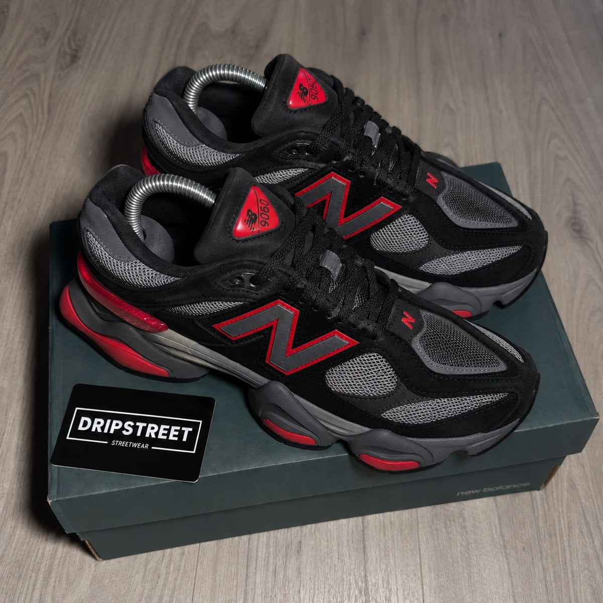 Nb 9060 Nero e Rosso