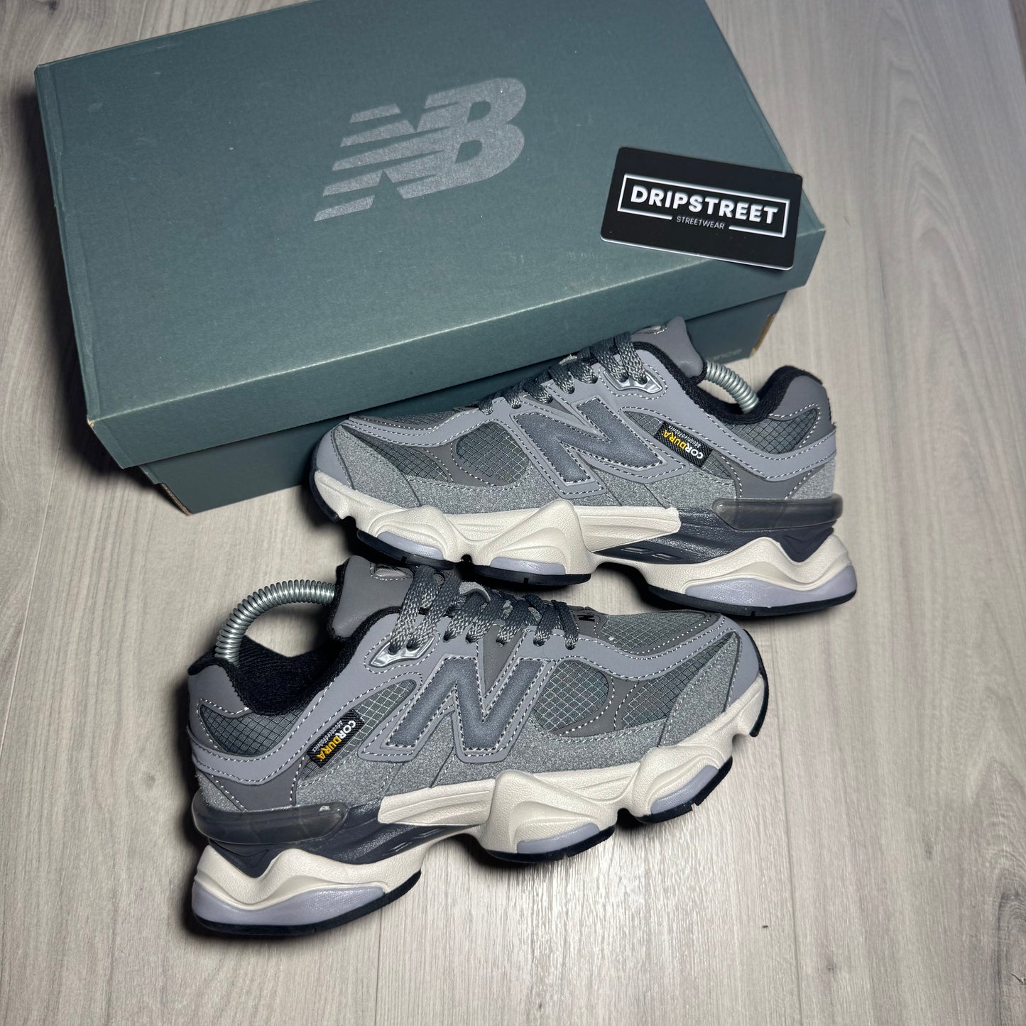 Nb 9060 Grigio e Bianco