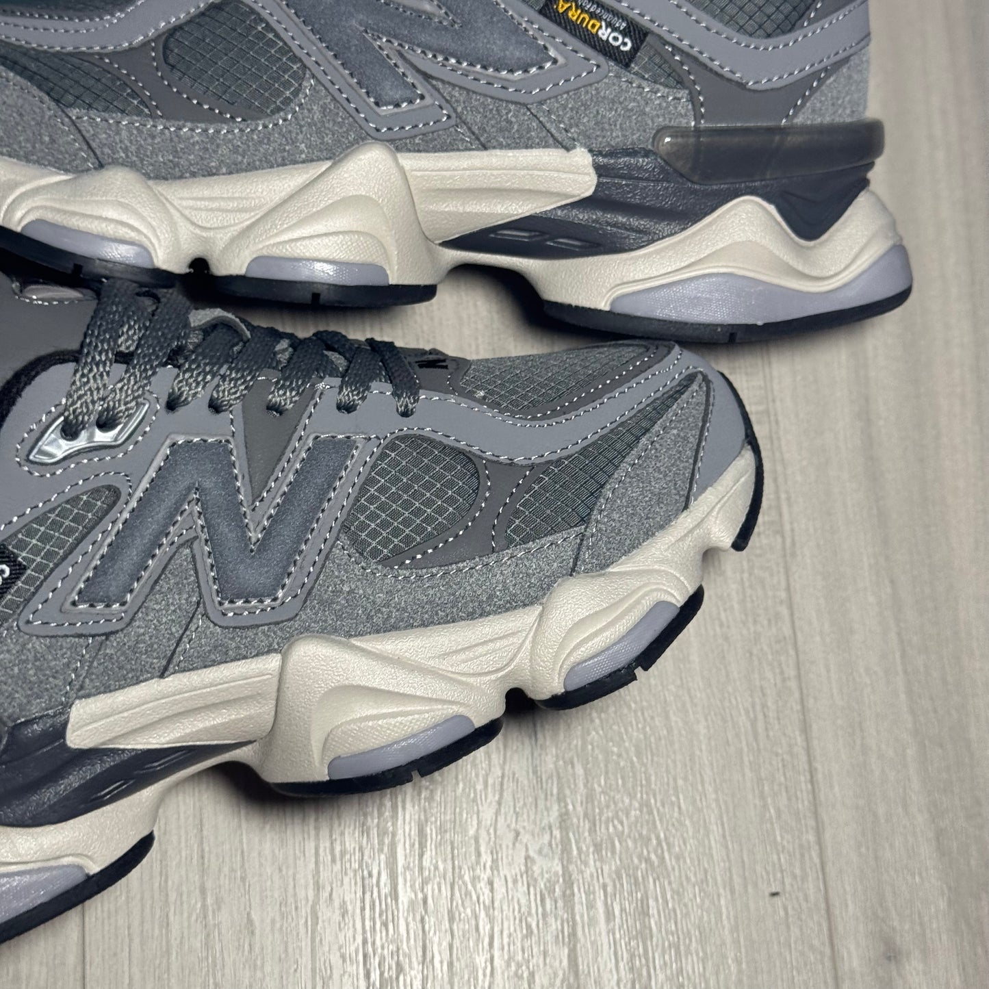 Nb 9060 Grigio e Bianco