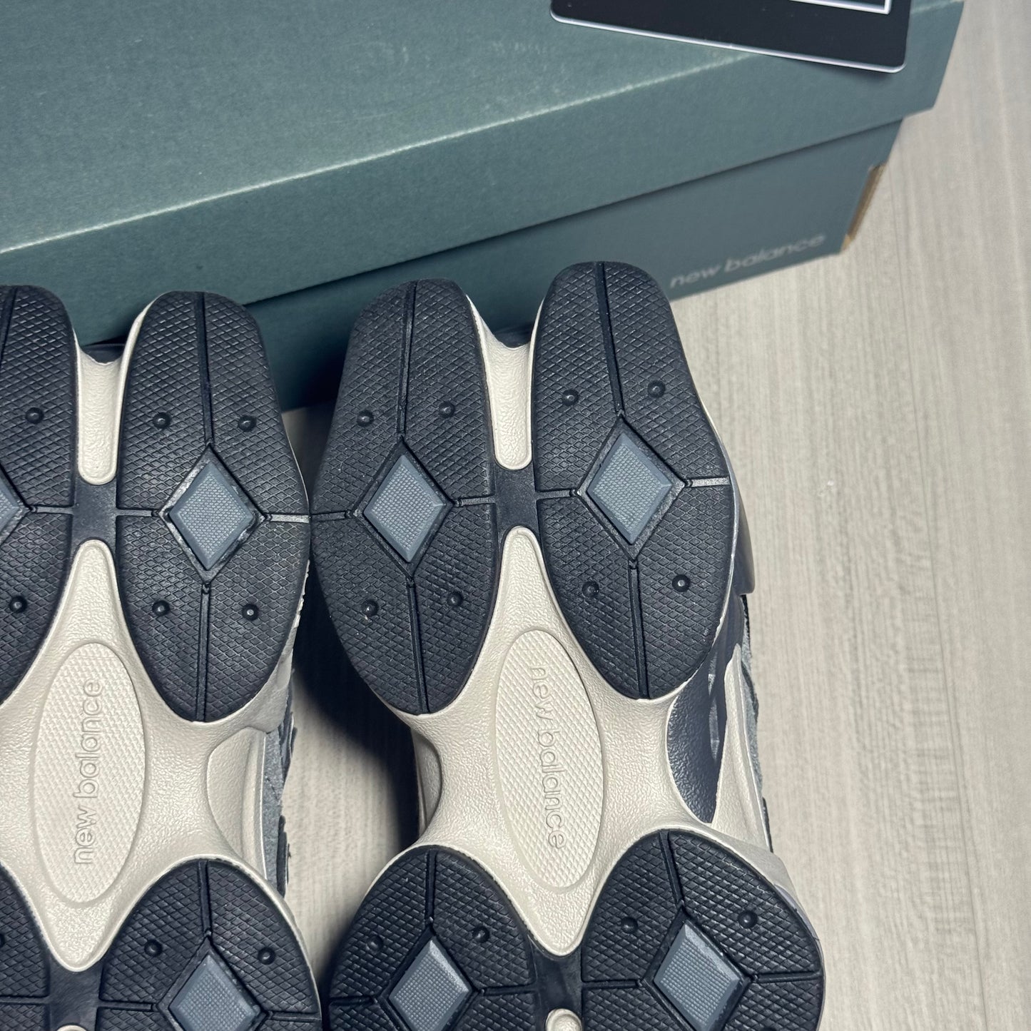 Nb 9060 Grigio e Bianco