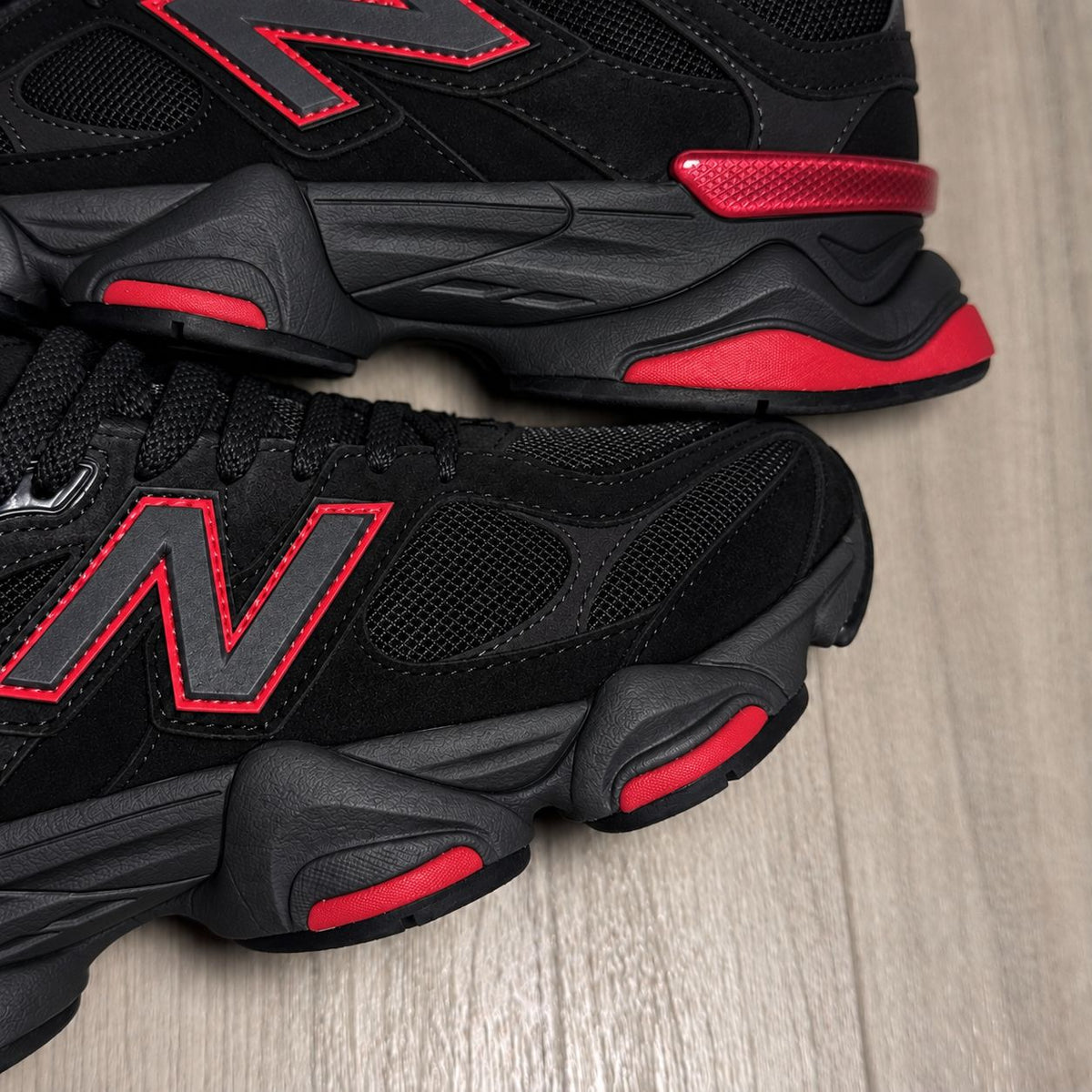 Nb 9060 Nero e Rosso