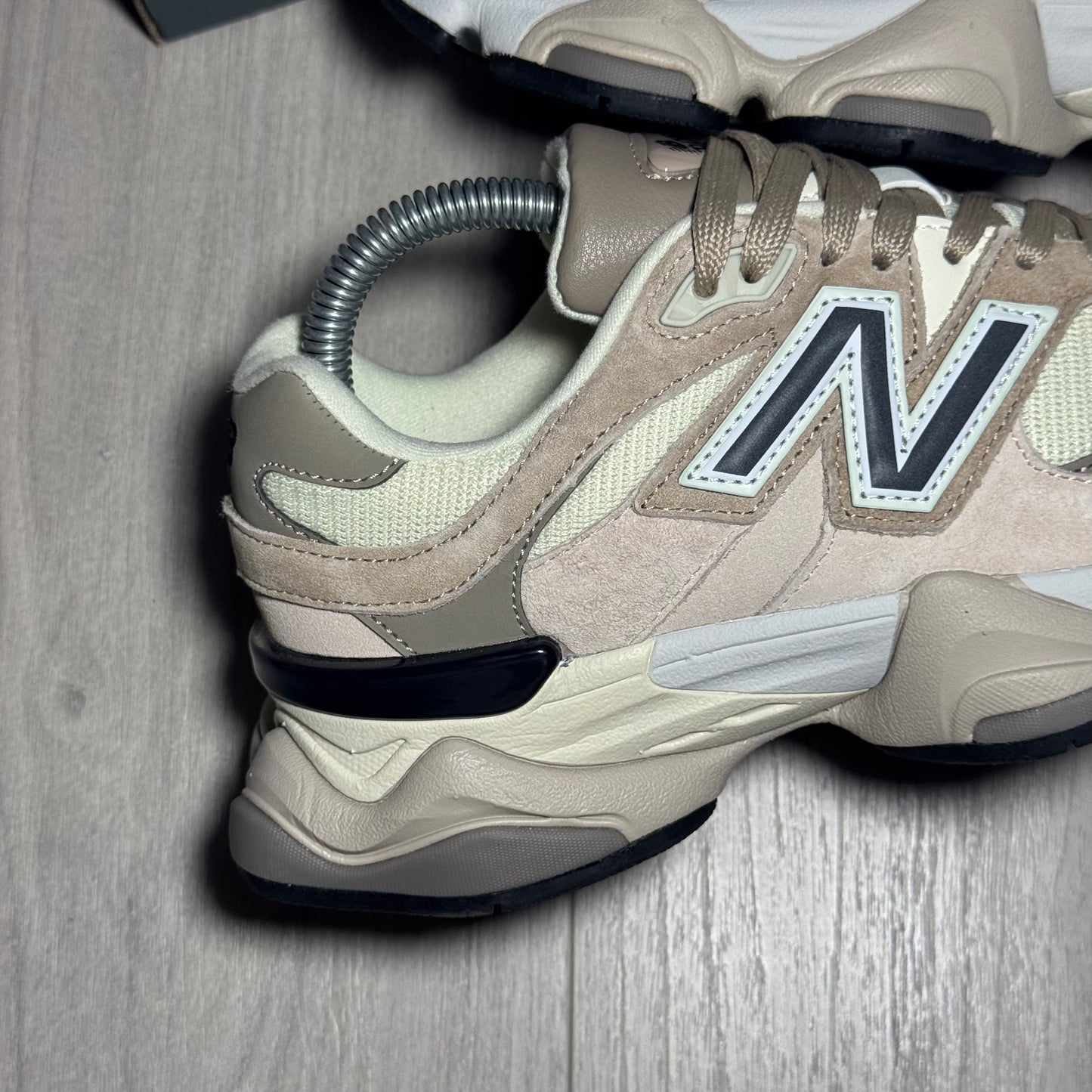Nb 9060 Crema e Beige