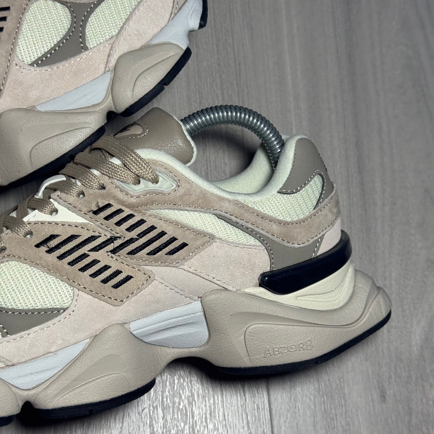 Nb 9060 Crema e Beige