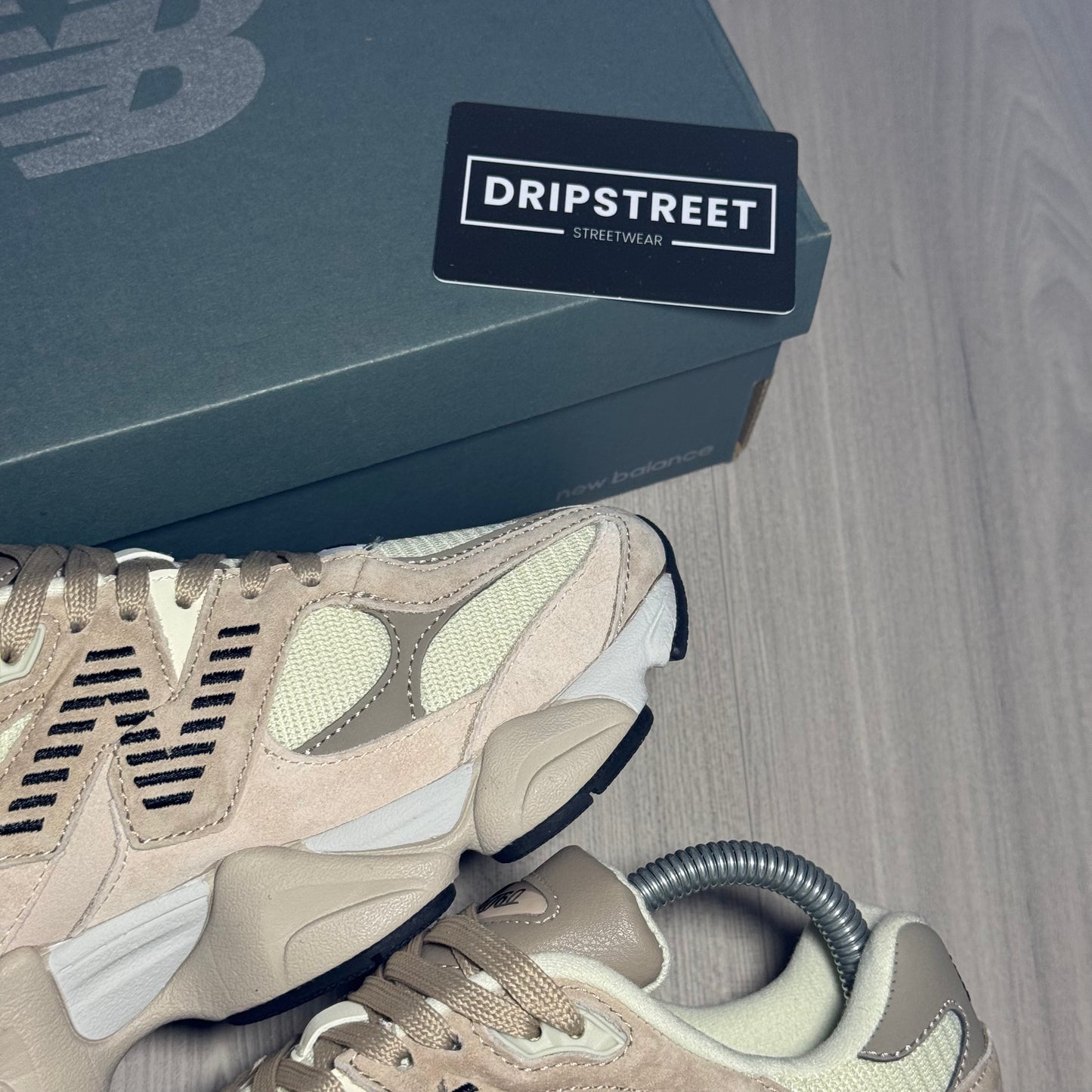 Nb 9060 Crema e Beige