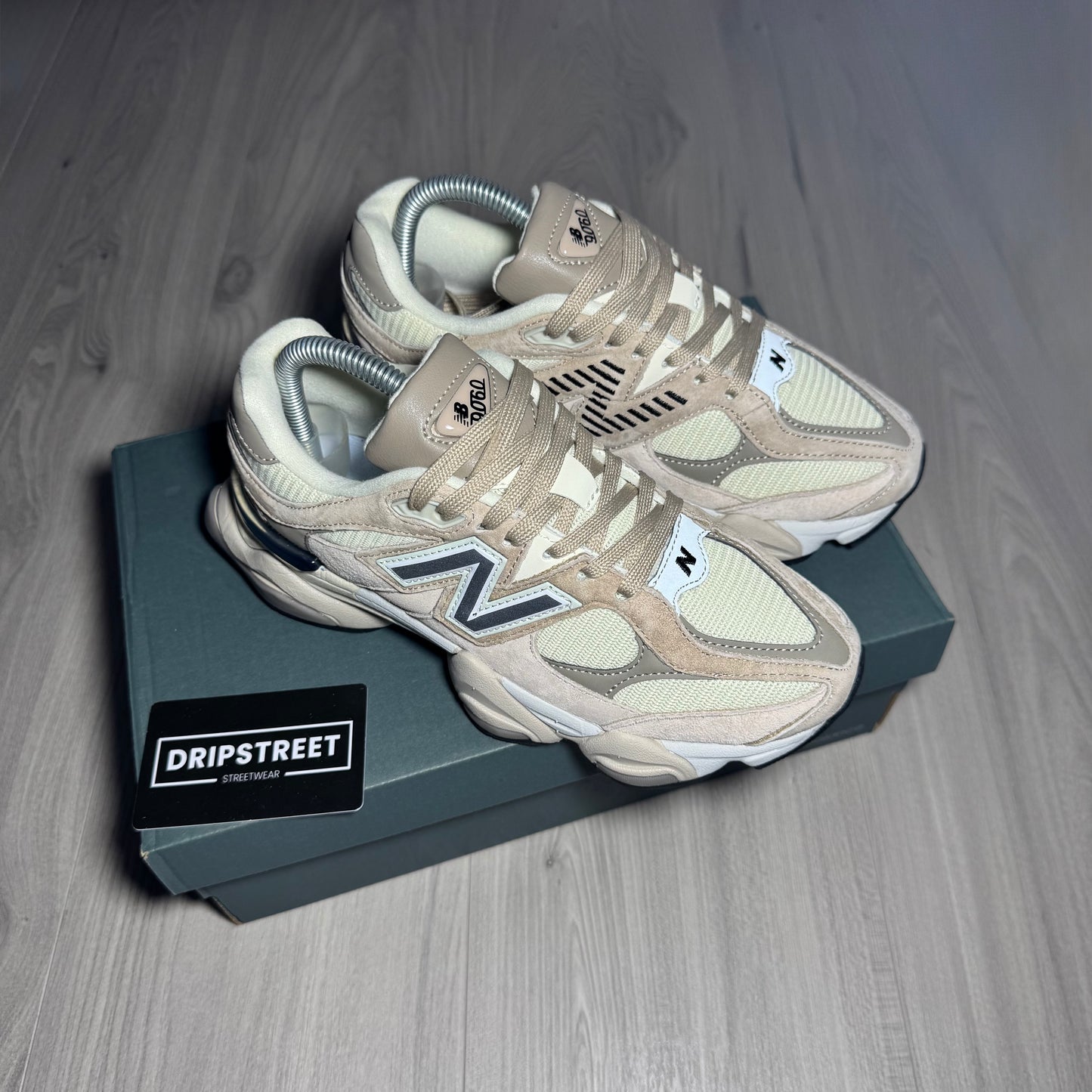 Nb 9060 Crema e Beige