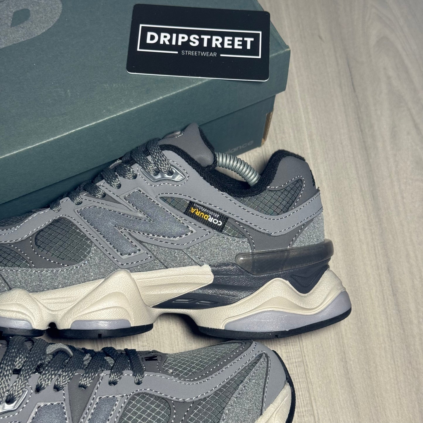 Nb 9060 Grigio e Bianco