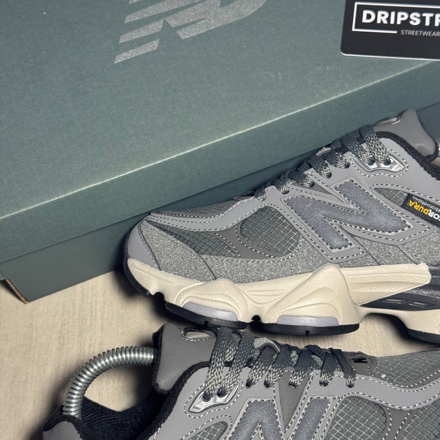 Nb 9060 Grigio e Bianco
