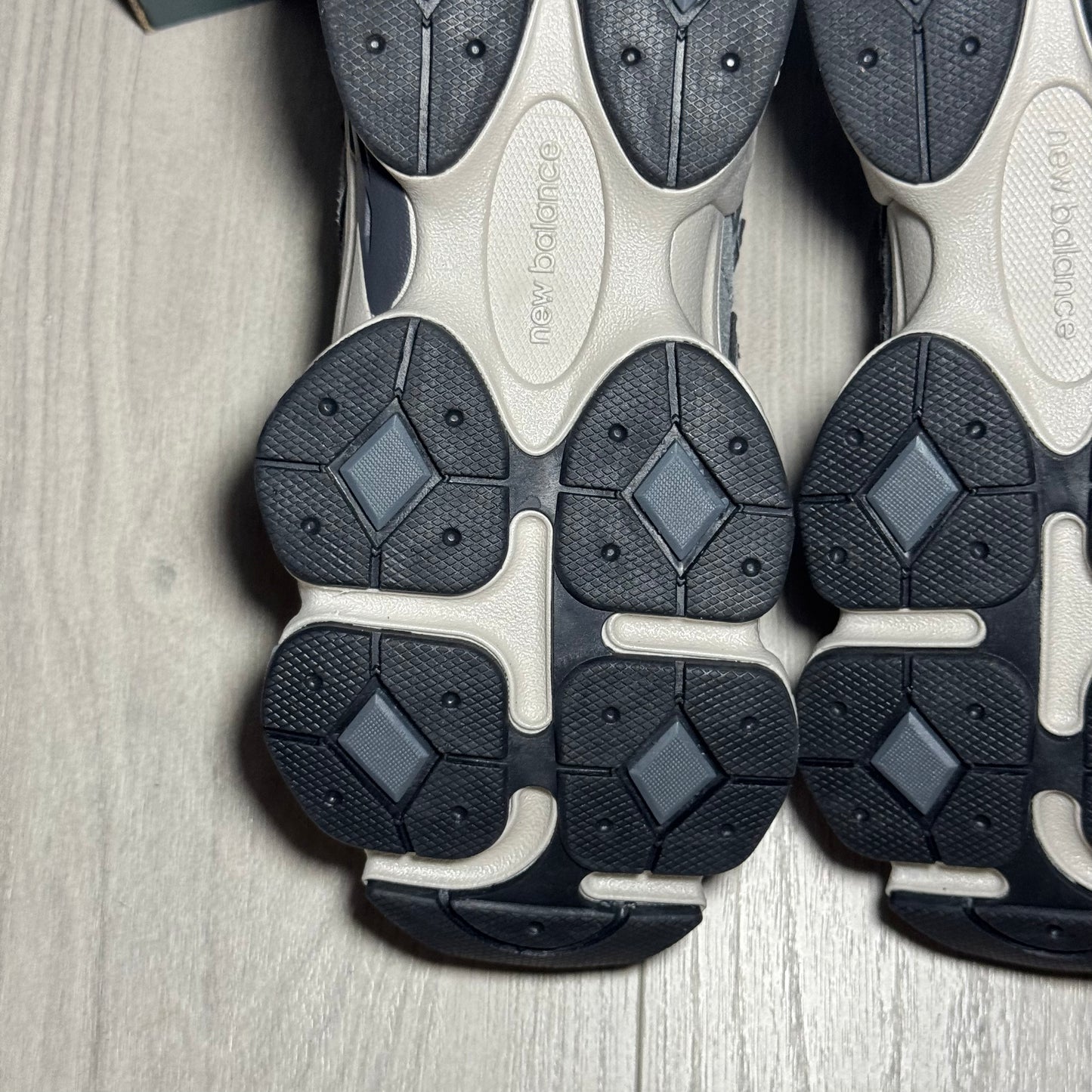 Nb 9060 Grigio e Bianco
