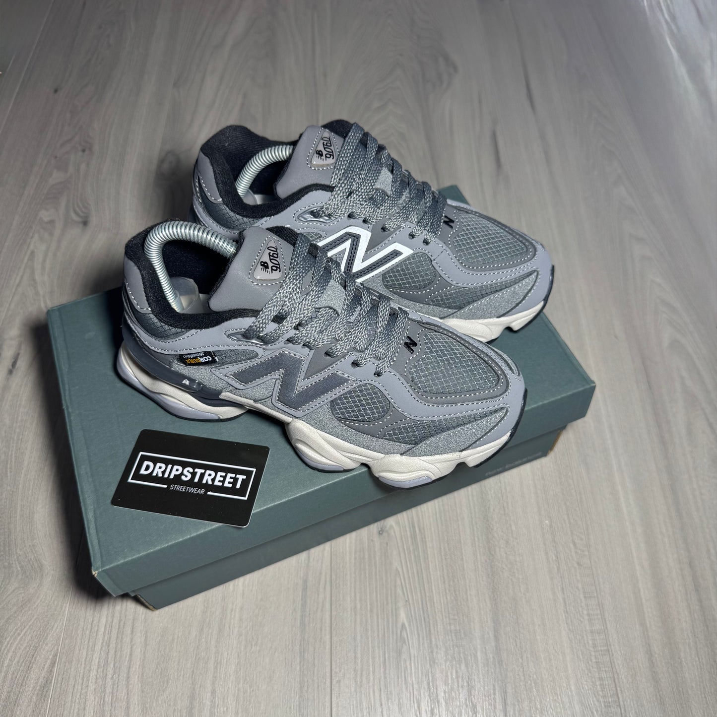 Nb 9060 Grigio e Bianco